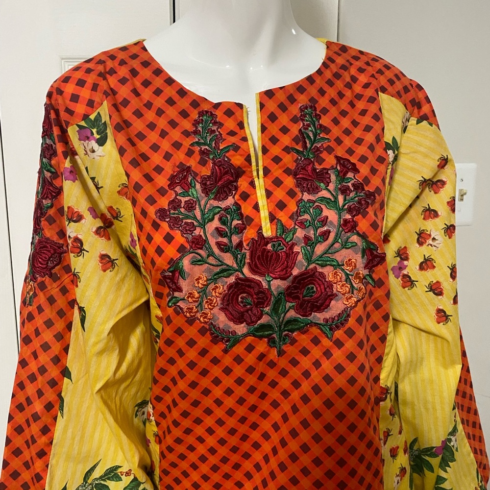 Dresses - Picture 3 of 3